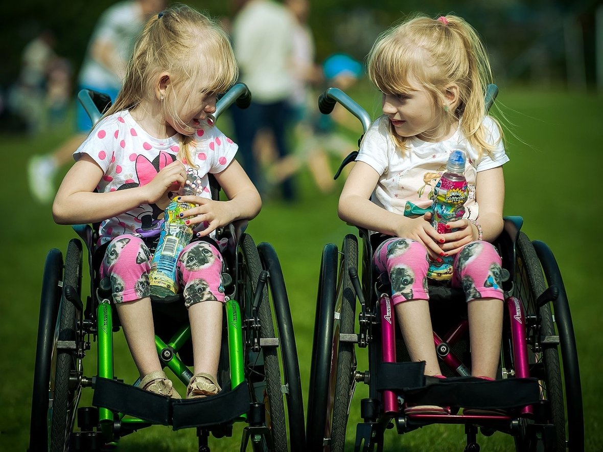 Julka i&nbsp;Karolinka Rabenda - zdjęcie główne