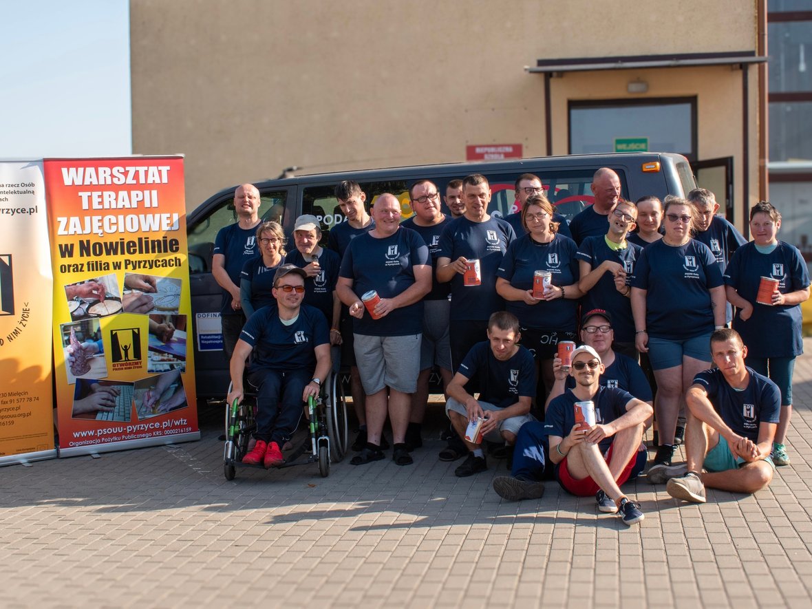 Pilnie potrzebujemy busa, by dowozić podopiecznych na warsztaty! - zdjęcie główne