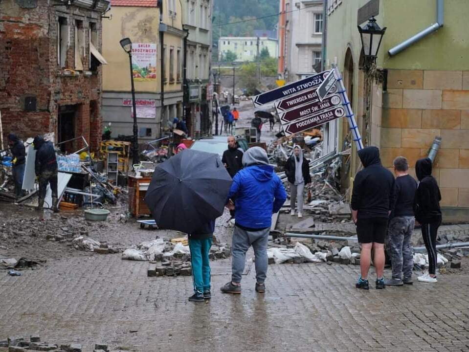 Zabierzmy dzieci z dala od powodzi i zniszczenia. POMÓŻ❗️ - main photo