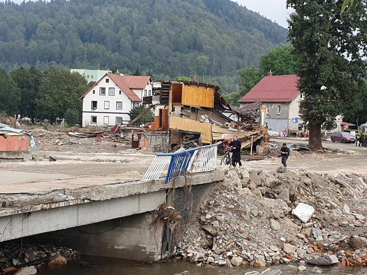Woda przeszła przez ich gospodarstwa. Pomagajmy razem❗️ - zdjęcie główne