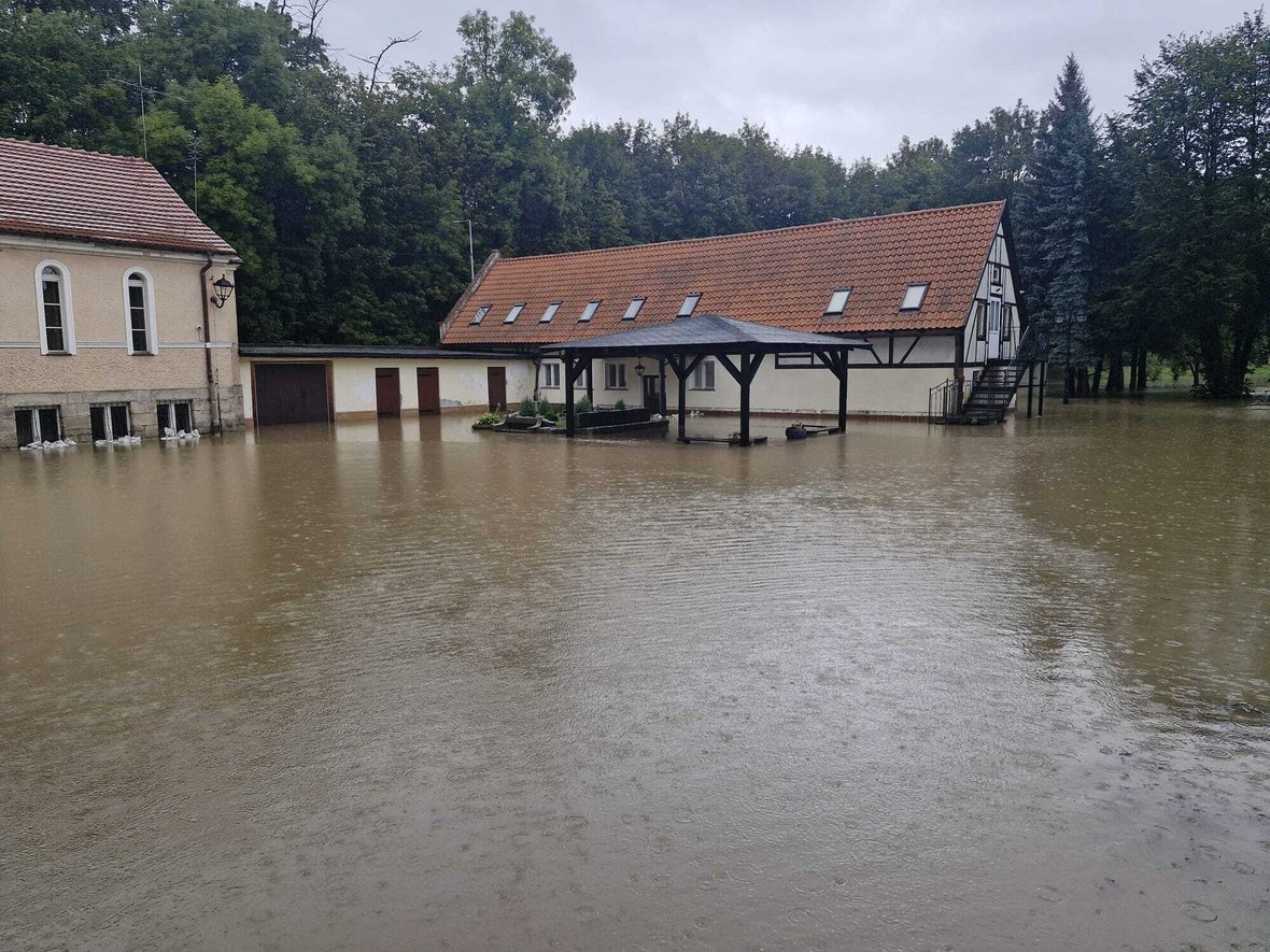 Dom Dziecka w Kłodzku zniszczony po powodzi. POMÓŻ! - main photo