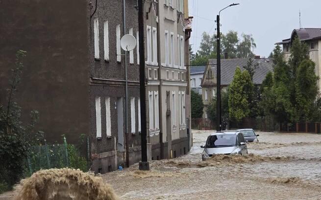 Polska WALCZY z powodziami❗️ Na ratunek poszkodowanym! Fundacja Siepomaga