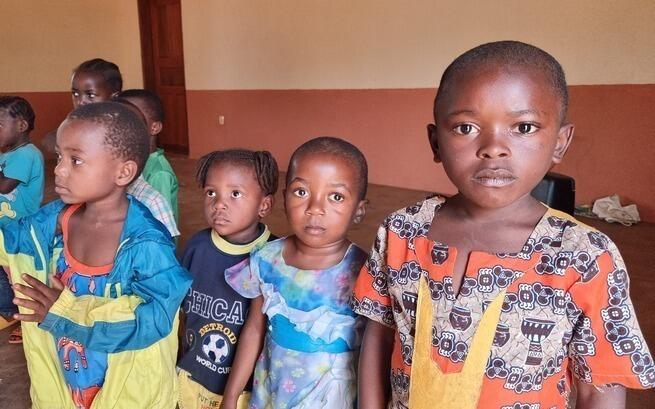 Świąteczna Paczka Życia Dla Dzieci. Podziel się świętami i zapełnij pusty talerz.