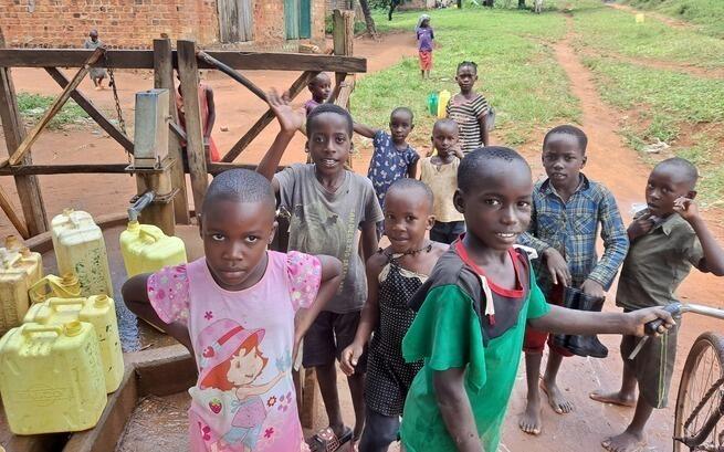 Ratujmy każdą kroplę! Zbiorniki na wodę deszczową dla Ugandy