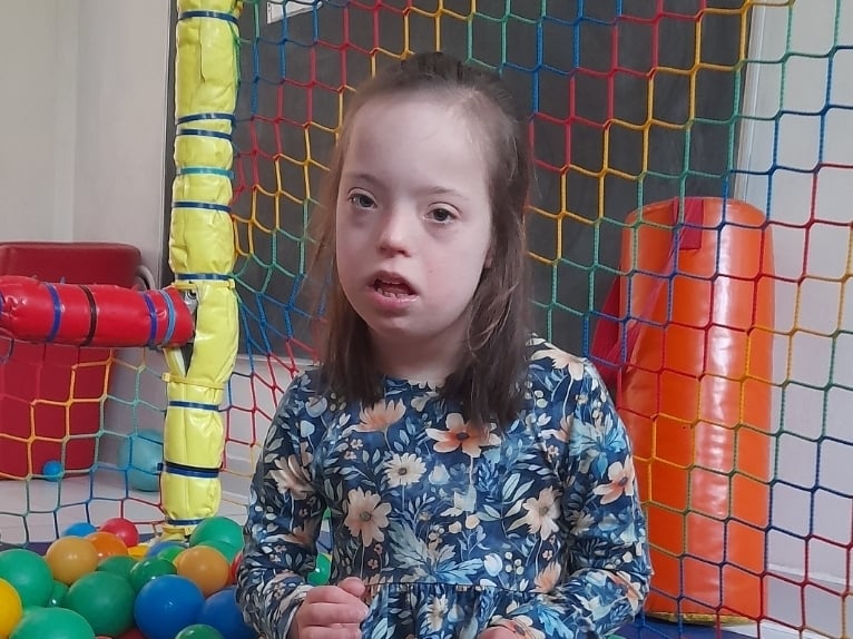 Amelia Radzikowska - zdjęcie główne