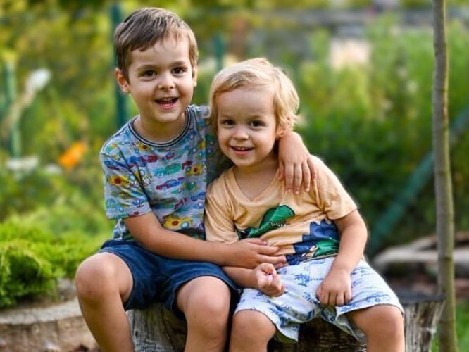 Dominik i Antony Marshall - zdjęcie główne