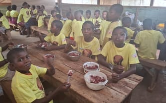 Podaruj posiłek 🥣 wsparcie misji Świętej Rodziny na Madagaskarze