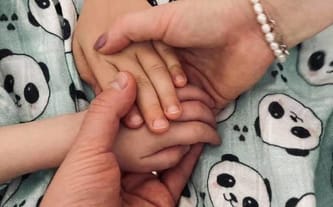 Pokaż #sercenadłoni osieroconym rodzicom