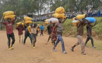 Jeden ciepły posiłek dziennie dla najbiedniejszych dzieci w Rwandzie.