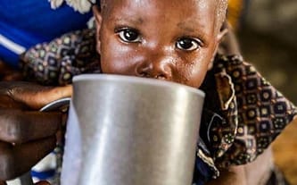 Uratujmy troje dzieci przed chorobą głodową