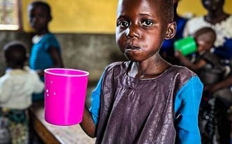 Uratujmy troje dzieci przed chorobą głodową