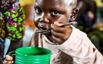 Uratujmy troje dzieci przed chorobą głodową