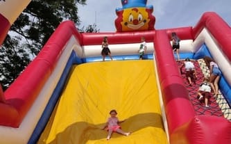 Podaruj dzieciom radość - dmuchaniec dla Happy Busa