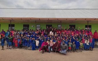 STUDNIA DLA MASAJSKICH DZIECI PRZY SZKOLE W ENGUSORO.