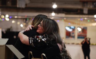 Pokaż #sercenadłoni osieroconym rodzicom