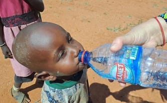 Świąteczna Paczka Życia Dla Dzieci. Podziel się świętami i zapełnij pusty talerz.