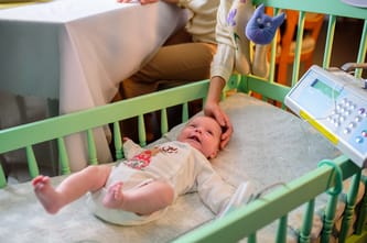 Pomóż czuwać nad dzieciątka snem