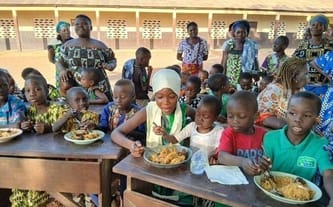 Świąteczna Paczka Życia Dla Dzieci. Podziel się świętami i zapełnij pusty talerz.