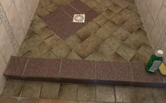 Pilny remont łazienek dla osób z niepełnosprawnościami w WTZ.