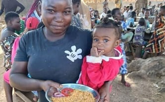 Świąteczna Paczka Życia Dla Dzieci. Podziel się świętami i zapełnij pusty talerz.