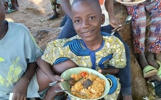 Świąteczna Paczka Życia Dla Dzieci. Podziel się świętami i zapełnij pusty talerz.