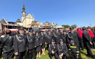 Sto Lat Służby i Oddania - zbiórka na sztandar i proporzec Ochotniczej Straży Pożarnej Ursus z okazji 100-lecia jej istnienia.
