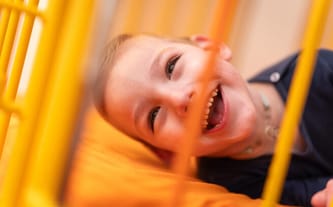 Z głową i sercem – zapełniamy magazyn niezbędnym sprzętem medycznym.