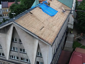 Wichura zerwała dach kościoła św. Jakuba w Brzesku