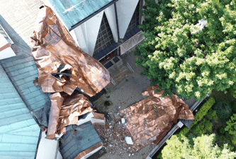 Wichura zerwała dach kościoła św. Jakuba w Brzesku