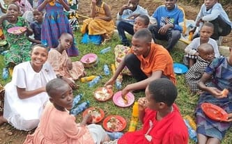 Boże Narodzenie dla dzieci w Kiabakari w Tanzanii.