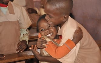 Świąteczna Paczka Życia Dla Dzieci. Podziel się świętami i zapełnij pusty talerz.