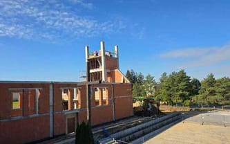 ⛪ Podnieśmy dach nad naszą wspólnotą w Lusówku