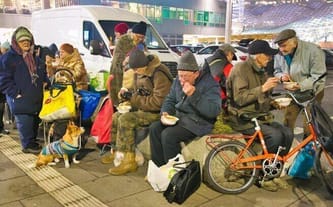 Pomóż ludziom w kryzysie bezdomności przetrwać zimę. Fundacja Daj Herbatę