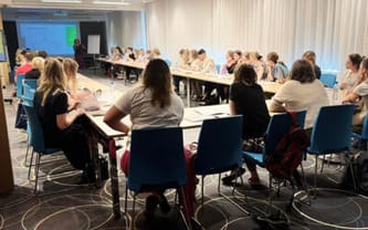 Ból zabiera im dzieciństwo. Ty możesz je oddać.