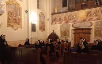 🪚 Renowacja ołtarzy bocznych w kaplicy sióstr Nazaretanek w Ostrzeszowie