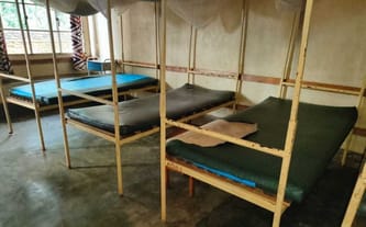 Dach nad głową dla chorych dzieci w Gatara – wyścig z deszczem w Burundi