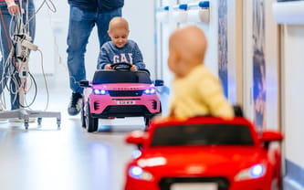 Razem napędzamy dziecięce uśmiechy! 👶🚗 Fundacja DKMS