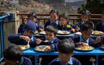 Pomóż pokonać głód: Posiłki dla 422 dzieci w Nepalu
