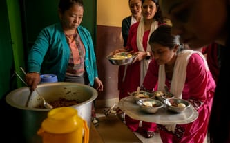 Pomóż pokonać głód: Posiłki dla 422 dzieci w Nepalu