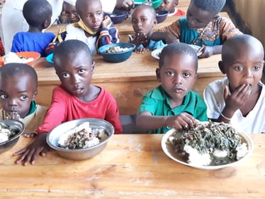 Jeden ciepły posiłek dziennie dla najbiedniejszych dzieci w Rwandzie - main photo