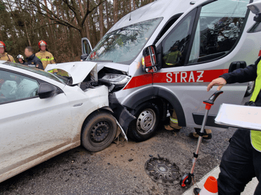 Wypadek STRAŻAKÓW! Szkolili się by&nbsp;ratować innych, teraz sami potrzebują pomocy! - zdjęcie główne