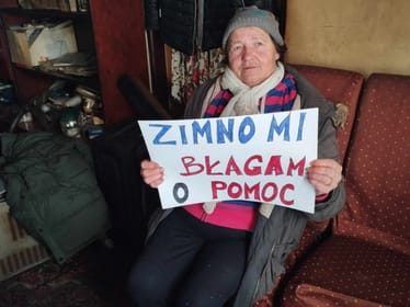 Marzną we własnym domu... Seniorzy błagają o pomoc! - main photo