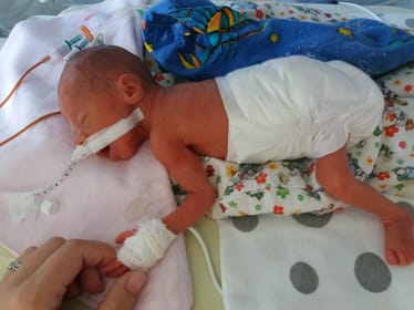 Ważę niespełna 1kg, urodziłem się za&nbsp;wcześnie. Pomóż! - zdjęcie główne