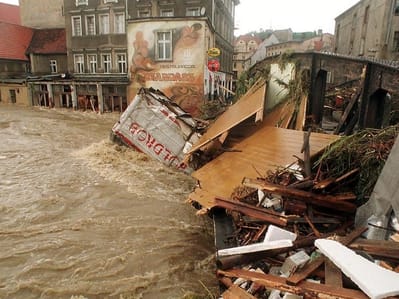 Zbiórka dla&nbsp;Powodzian Fundacja FunAndDrive x Manufaktura x Termoton - zdjęcie główne