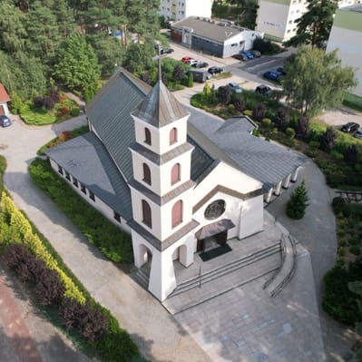Parafia Rzymskokatolicka św. Kazimierza w&nbsp;Lesznie - zdjęcie główne