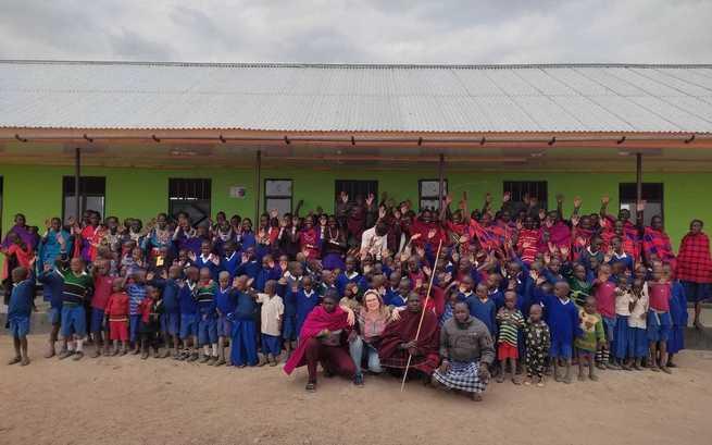 STUDNIA DLA MASAJSKICH DZIECI PRZY SZKOLE W ENGUSORO.