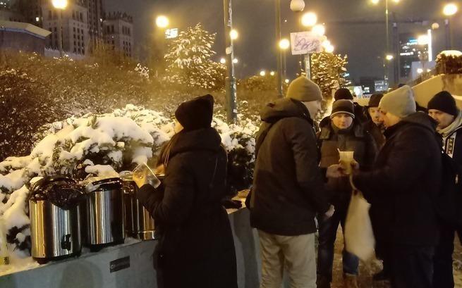 Pomóżmy razem ogrzać serca i dzielić się ciepłem!