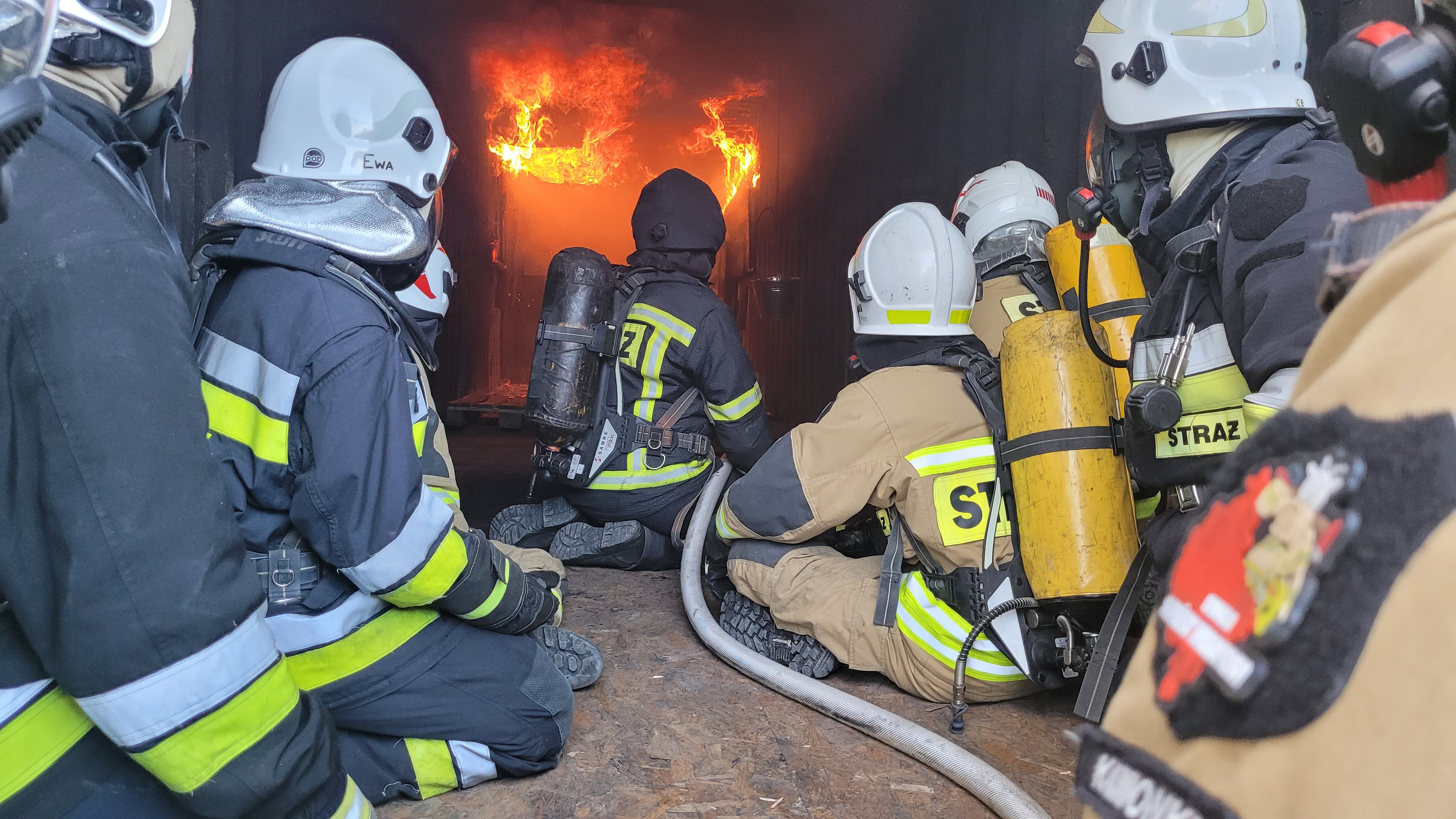 Ratują Życie, Narażając Swoje