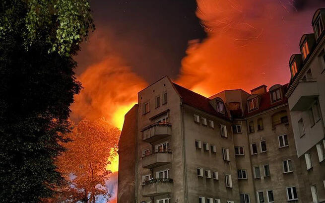 DRAMATYCZNY POŻAR na poznańskich Jeżycach❗️PILNIE potrzebna pomoc