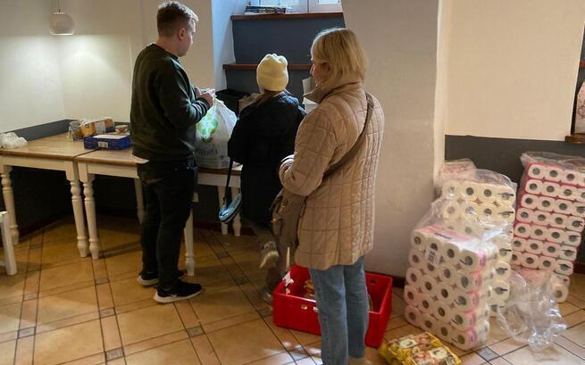 Wesprzyj ubogie kobiety ubogie kobiety